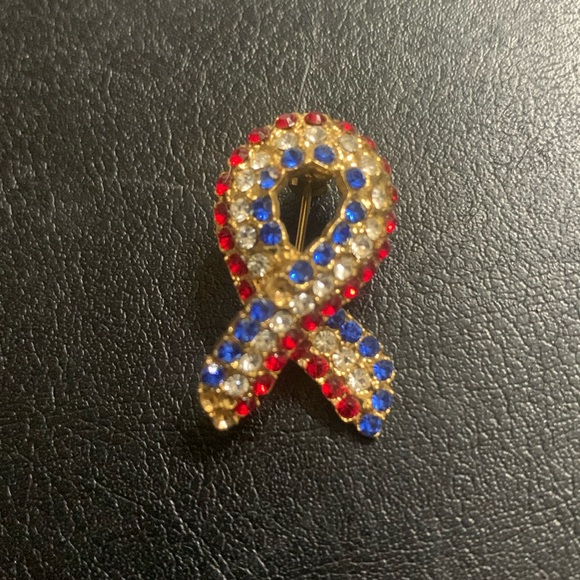 Vintage RED WHITE & BLUE Crystal Rhinestones Patriotic brooch USA 🇺🇸 - Picture 1 of 5